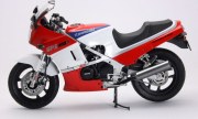 Kawasaki GPZ400R 1:12