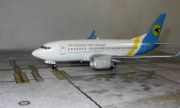 Boeing 737-5Y0 1:144