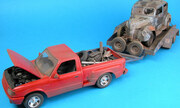 Ford Ranger and Ford 1940 Sedan on Trailer 1:24
