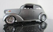 1937 Ford Sedan 1:25