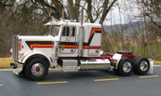 Freightliner FLD 110 1:24