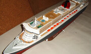 Queen Mary 2 1:400