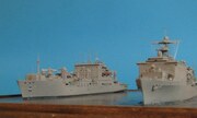 Versorger USNS Lewis and Clark und Landungsschiff USS Whidbey Island 1:700