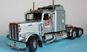 Freightliner Aerodyne 1:24