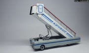 Self-propelled passenger ramp SPT-154 1:32